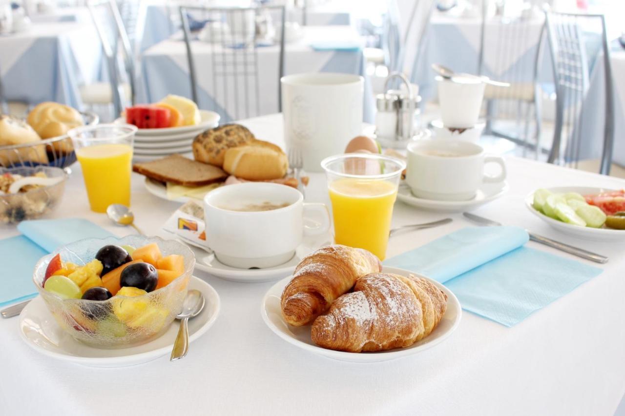 Hotel Riviera Каорле Екстериор снимка
