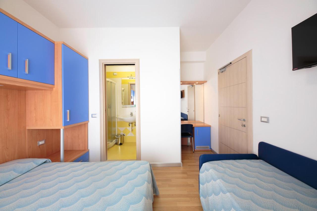 Hotel Riviera Каорле Екстериор снимка