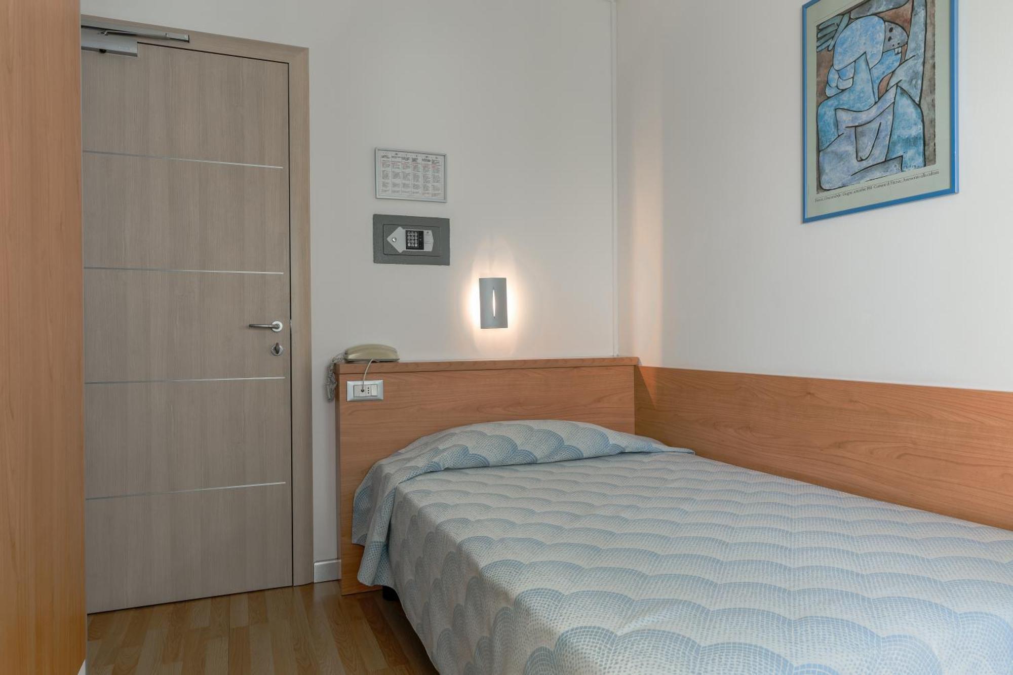 Hotel Riviera Каорле Екстериор снимка