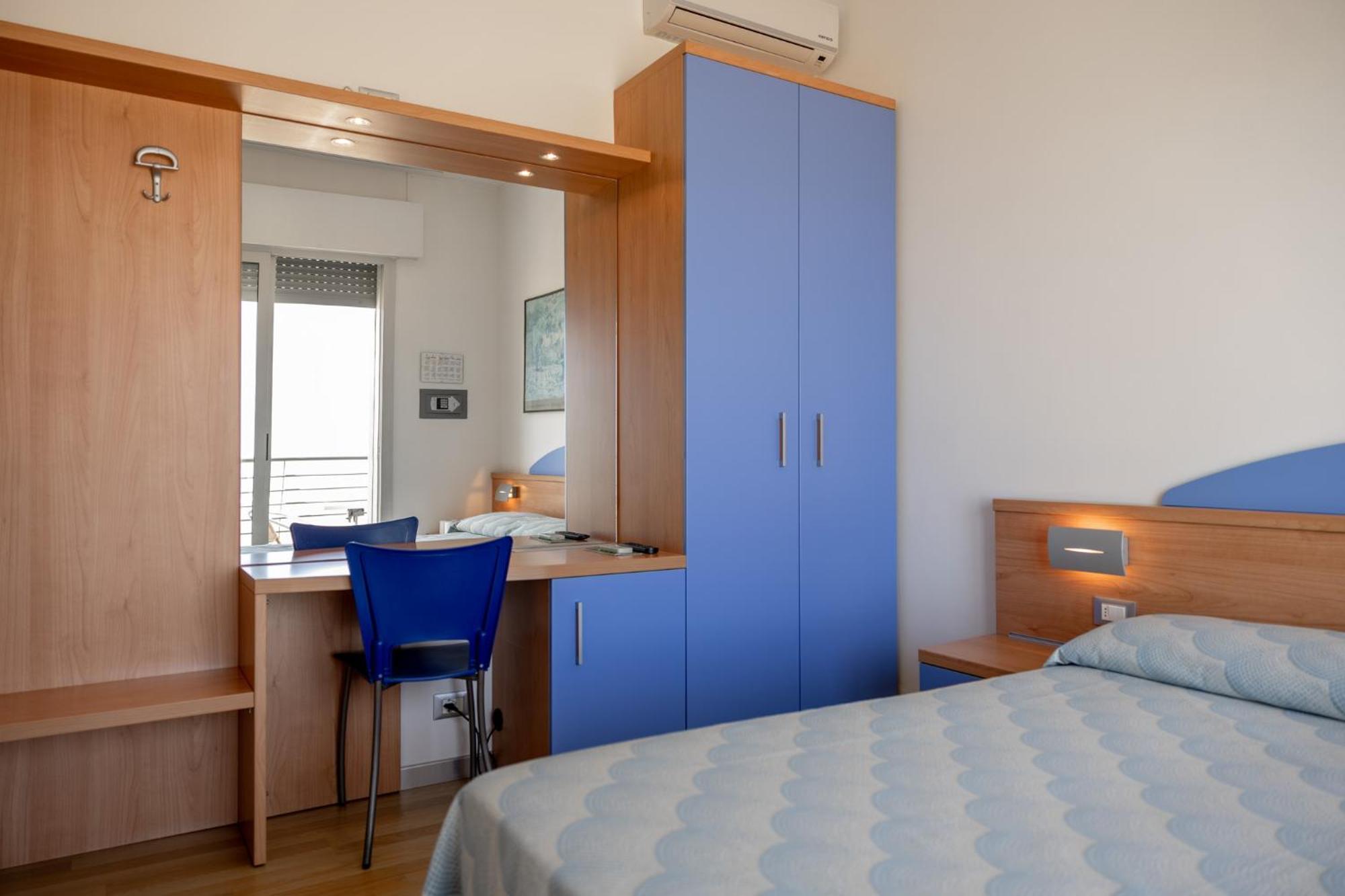 Hotel Riviera Каорле Екстериор снимка