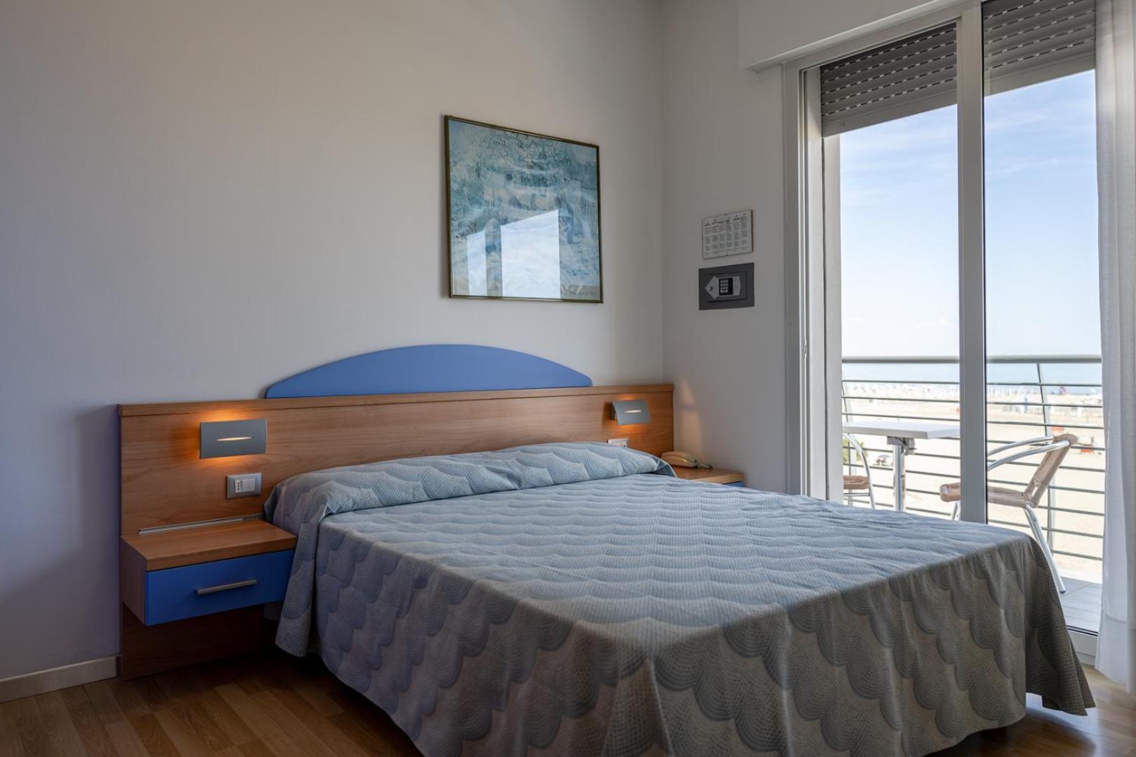 Hotel Riviera Каорле Екстериор снимка
