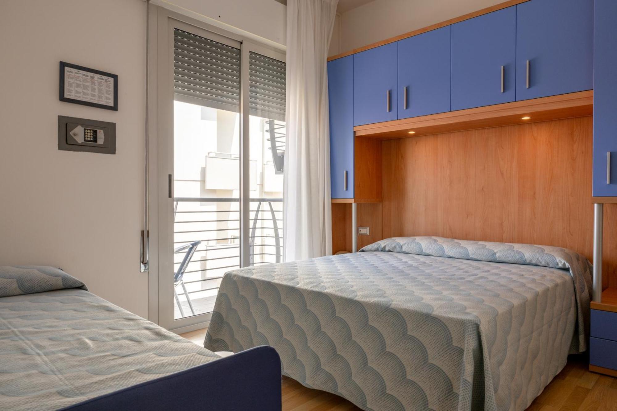 Hotel Riviera Каорле Екстериор снимка