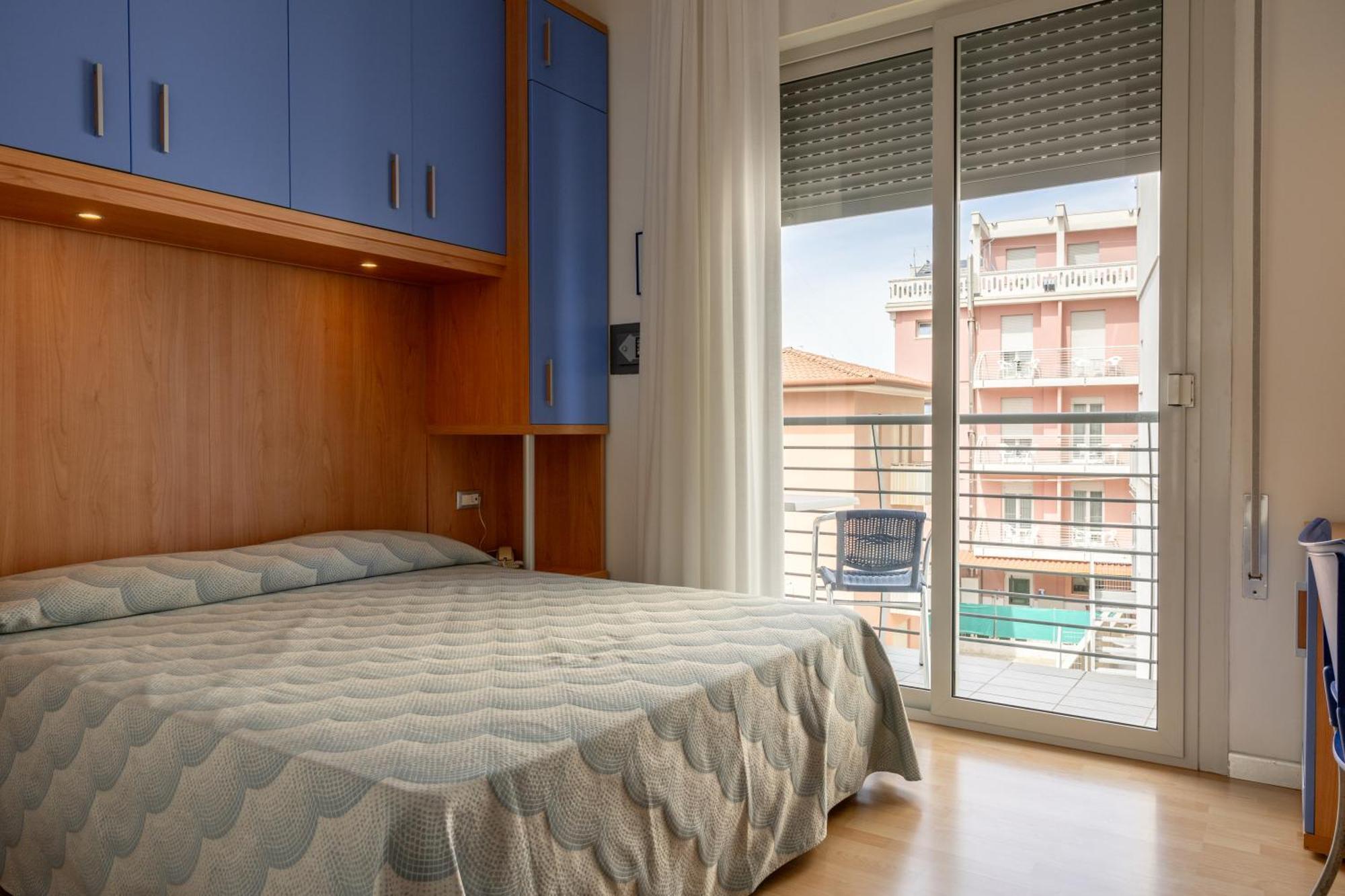 Hotel Riviera Каорле Екстериор снимка