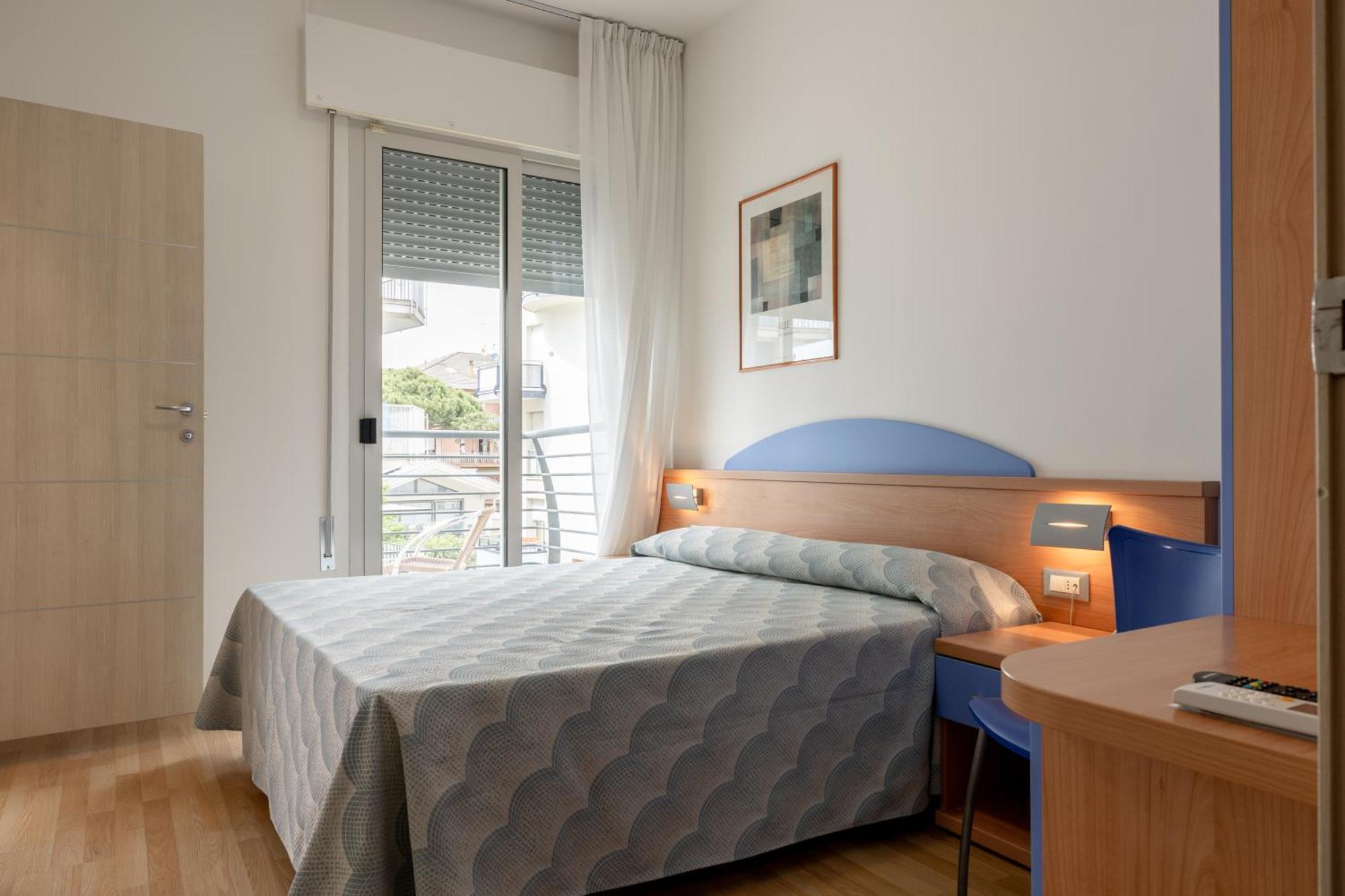 Hotel Riviera Каорле Екстериор снимка