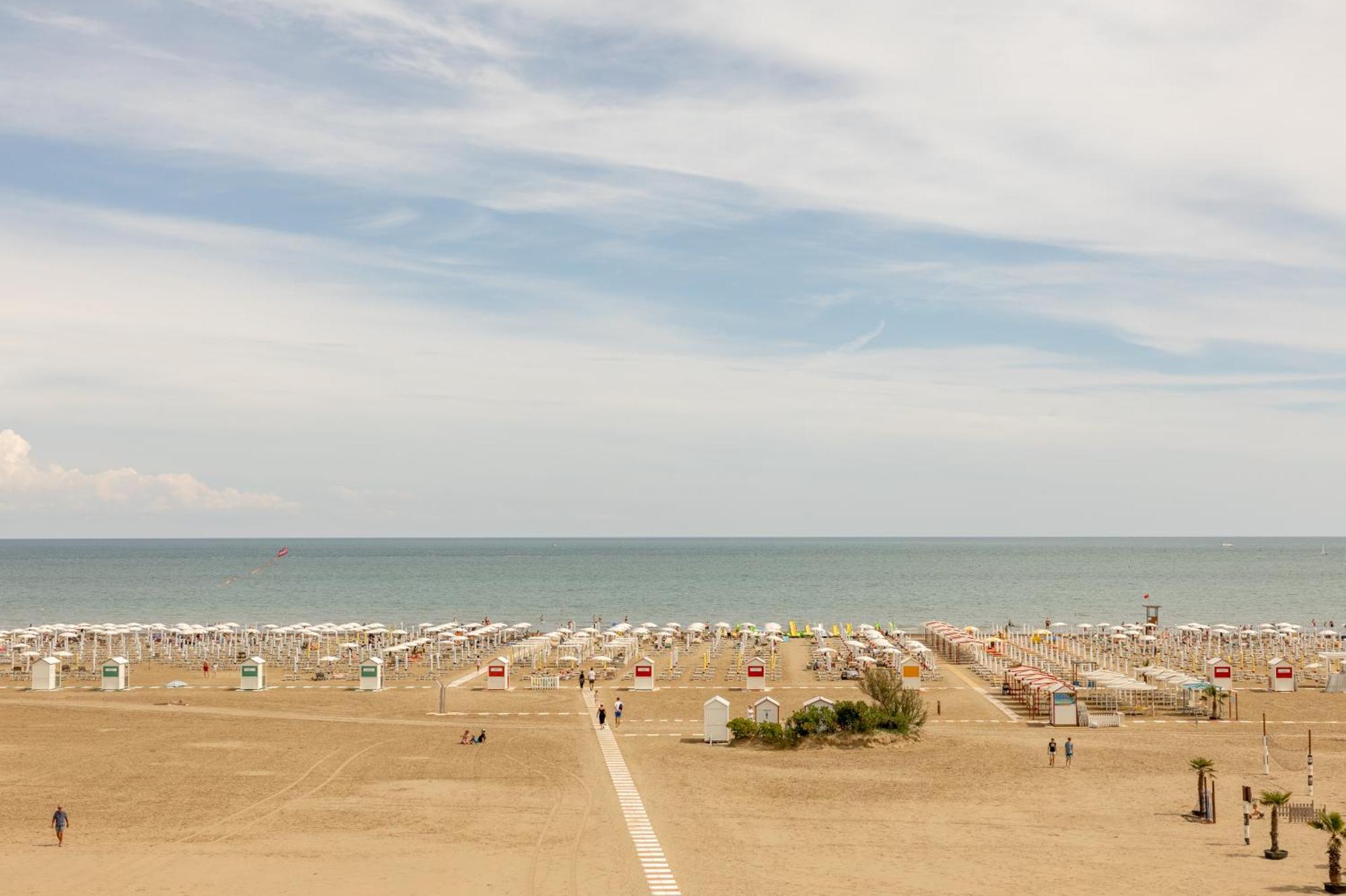 Hotel Riviera Каорле Екстериор снимка