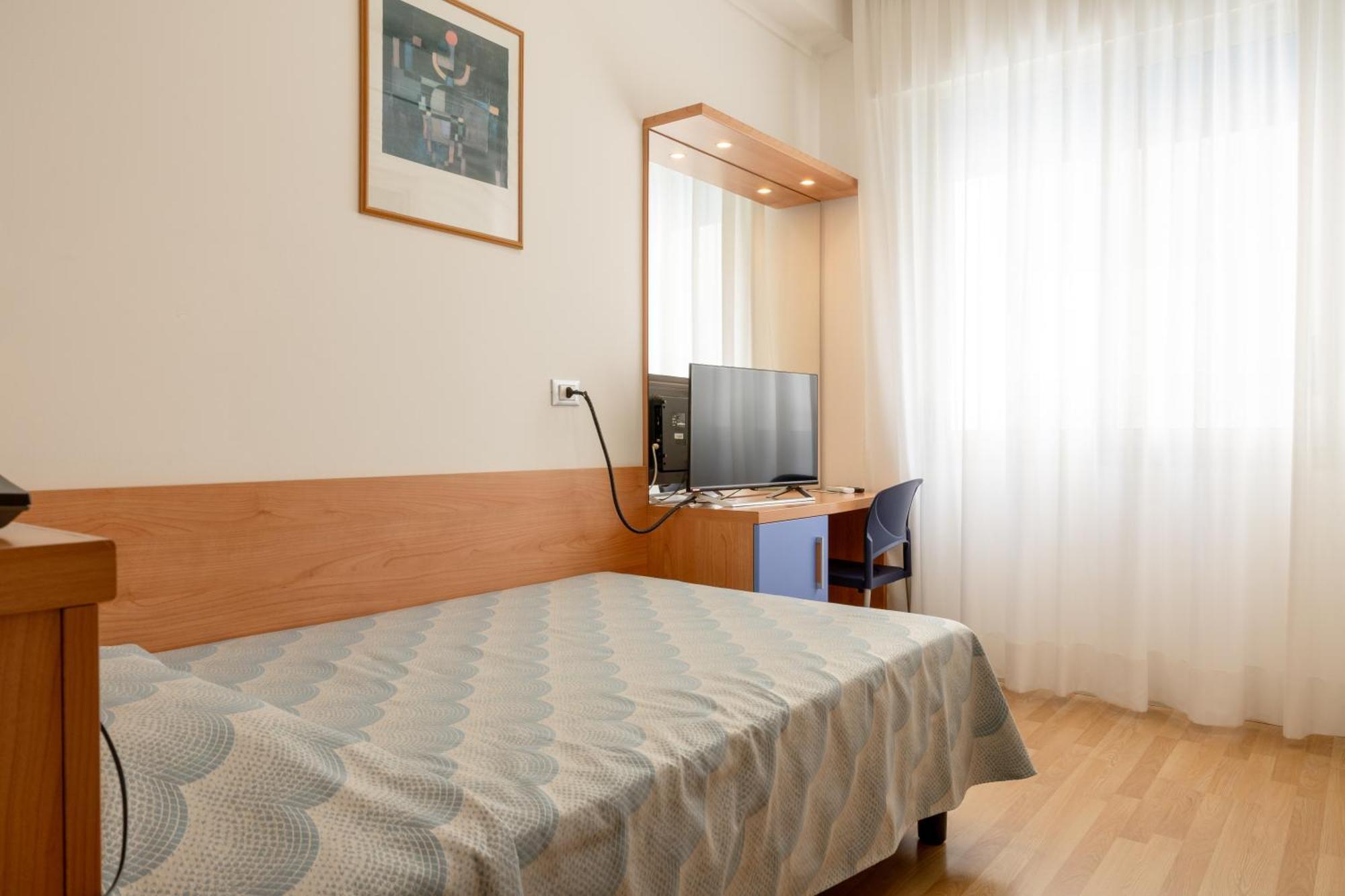 Hotel Riviera Каорле Екстериор снимка