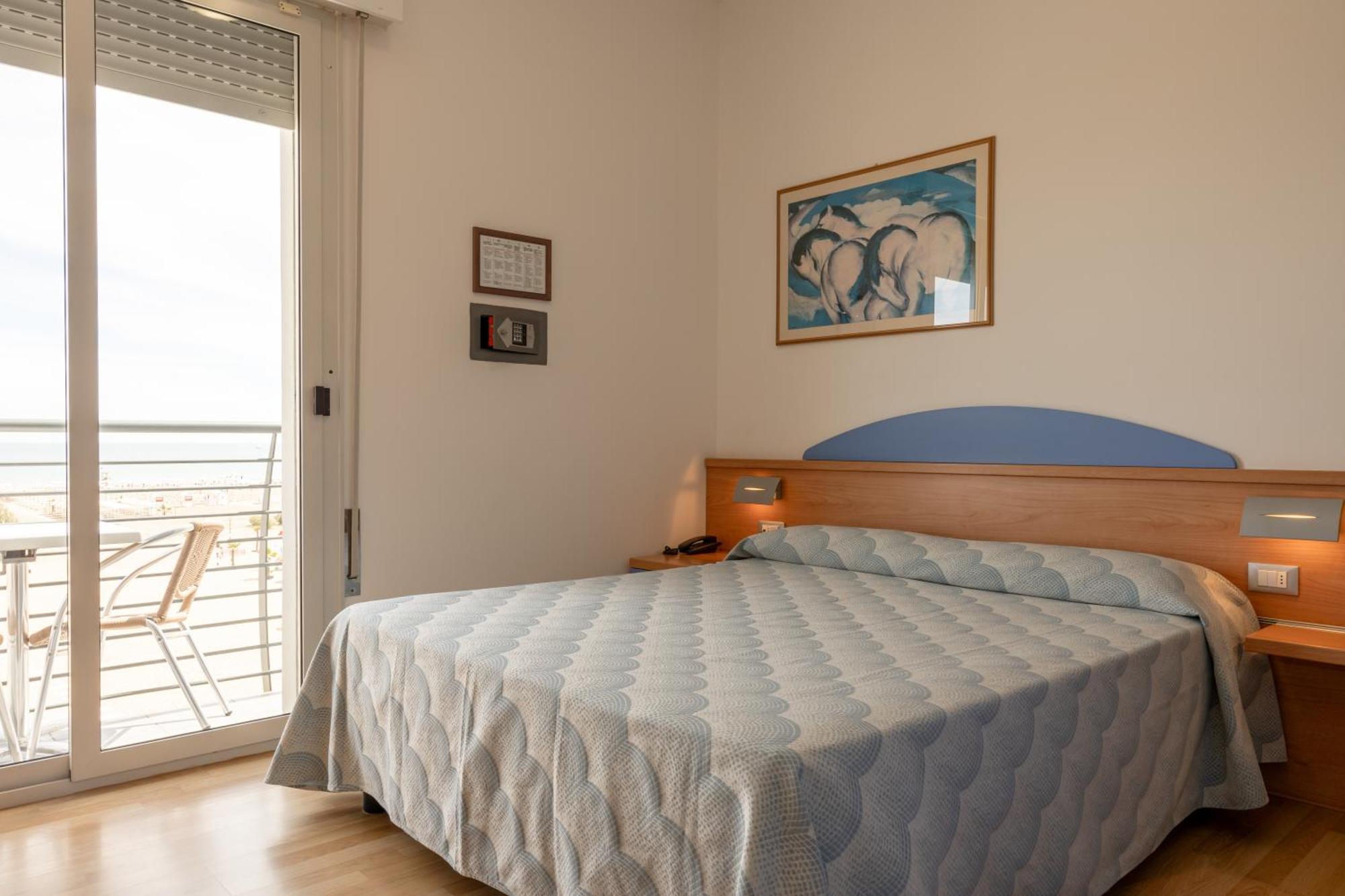 Hotel Riviera Каорле Екстериор снимка