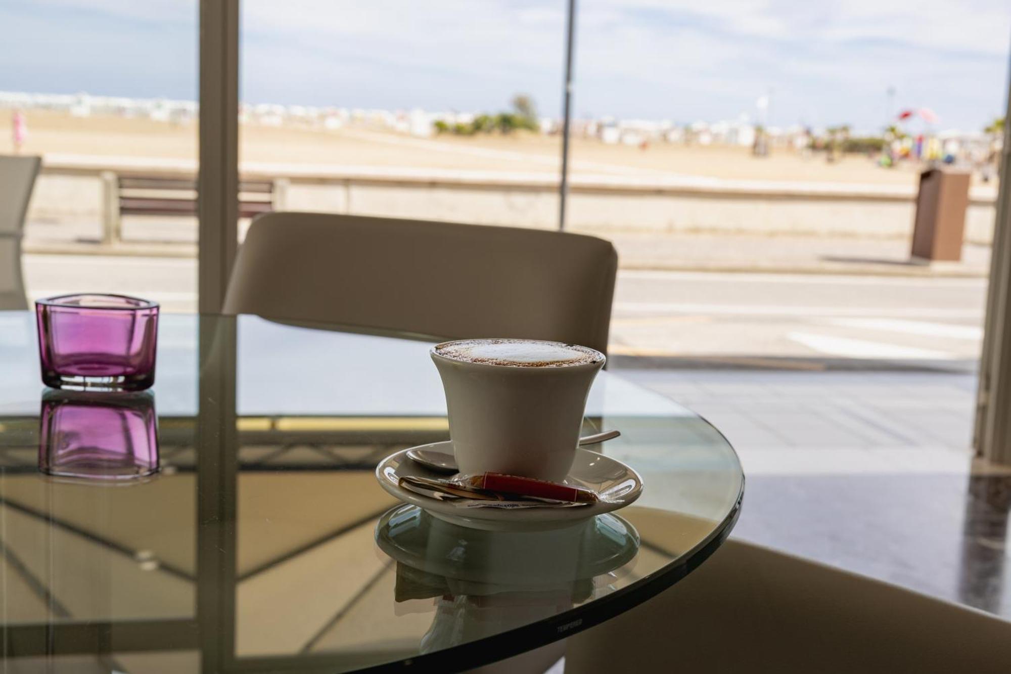 Hotel Riviera Каорле Екстериор снимка