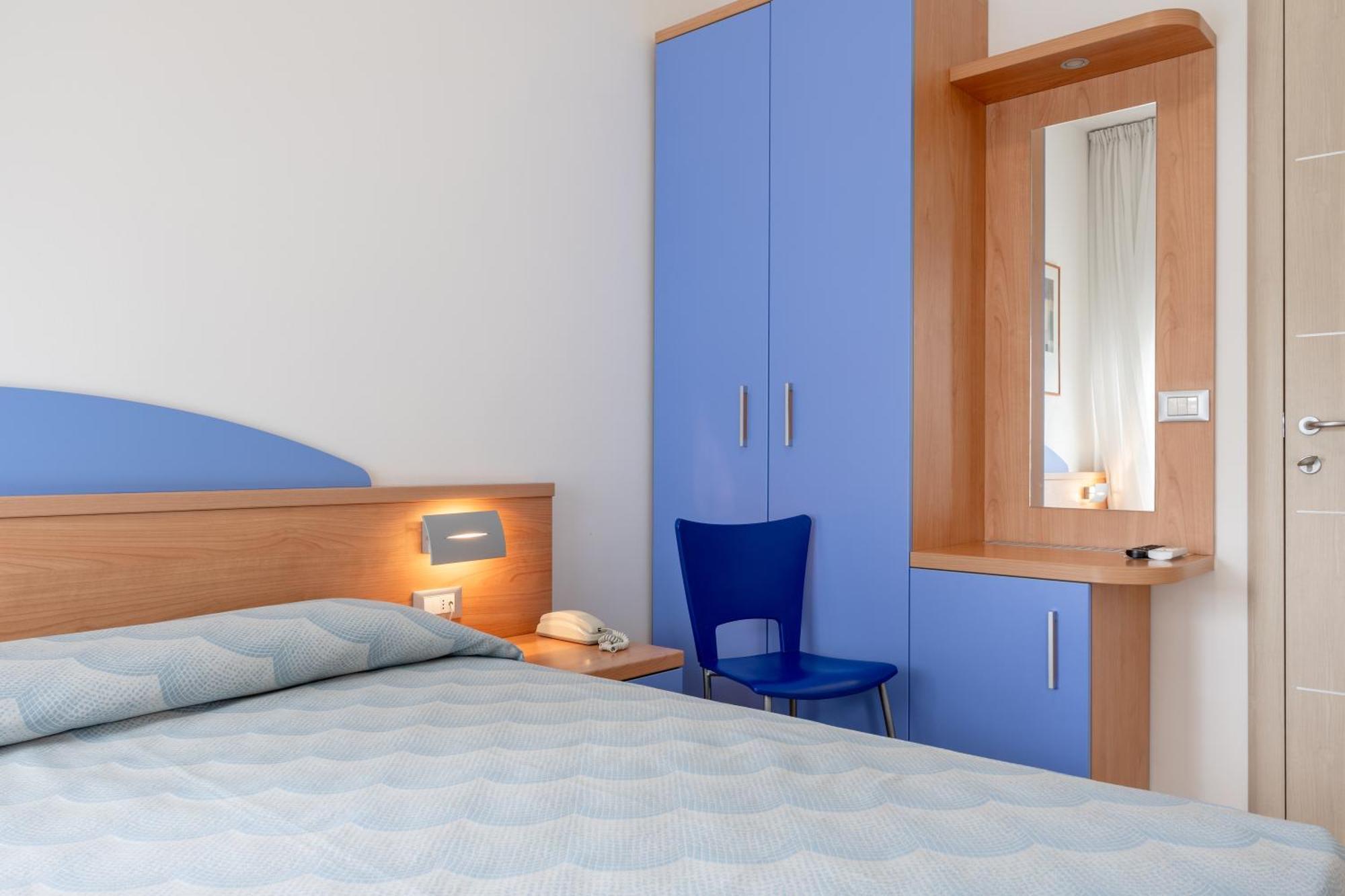 Hotel Riviera Каорле Екстериор снимка
