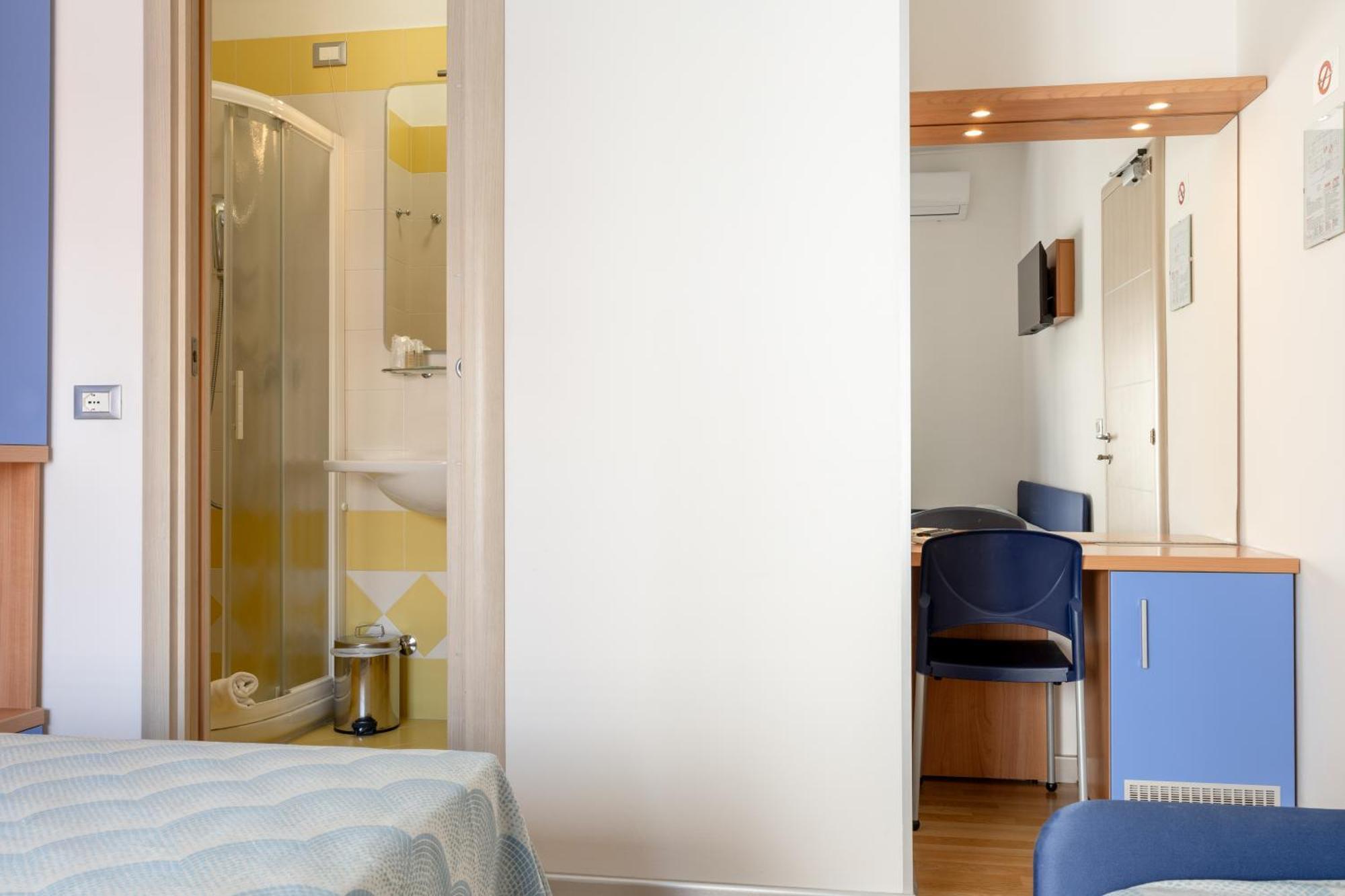 Hotel Riviera Каорле Екстериор снимка