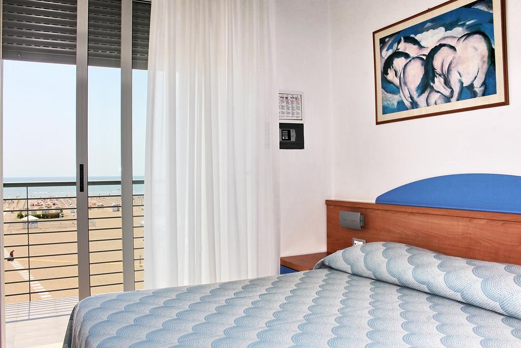 Hotel Riviera Каорле Екстериор снимка